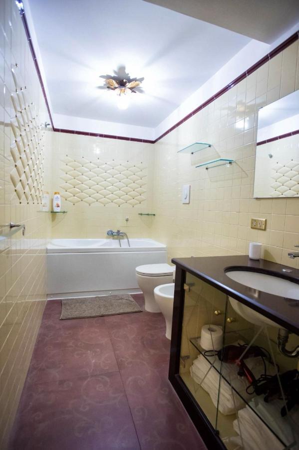 Hause Naty Spaccanapoli Apartment Bagian luar foto